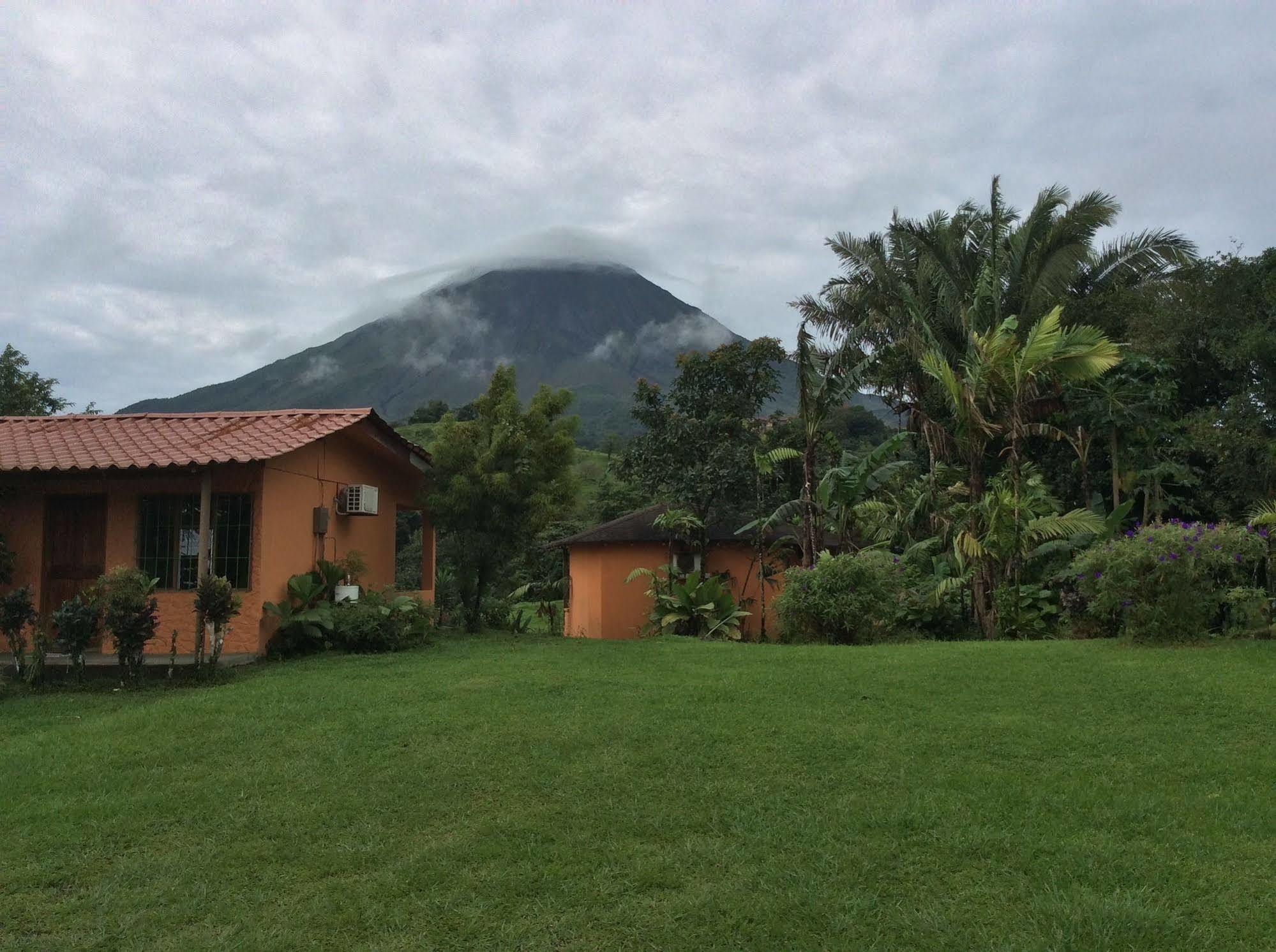 Cabinas Los Guayabos Hotel La Fortuna Екстериор снимка