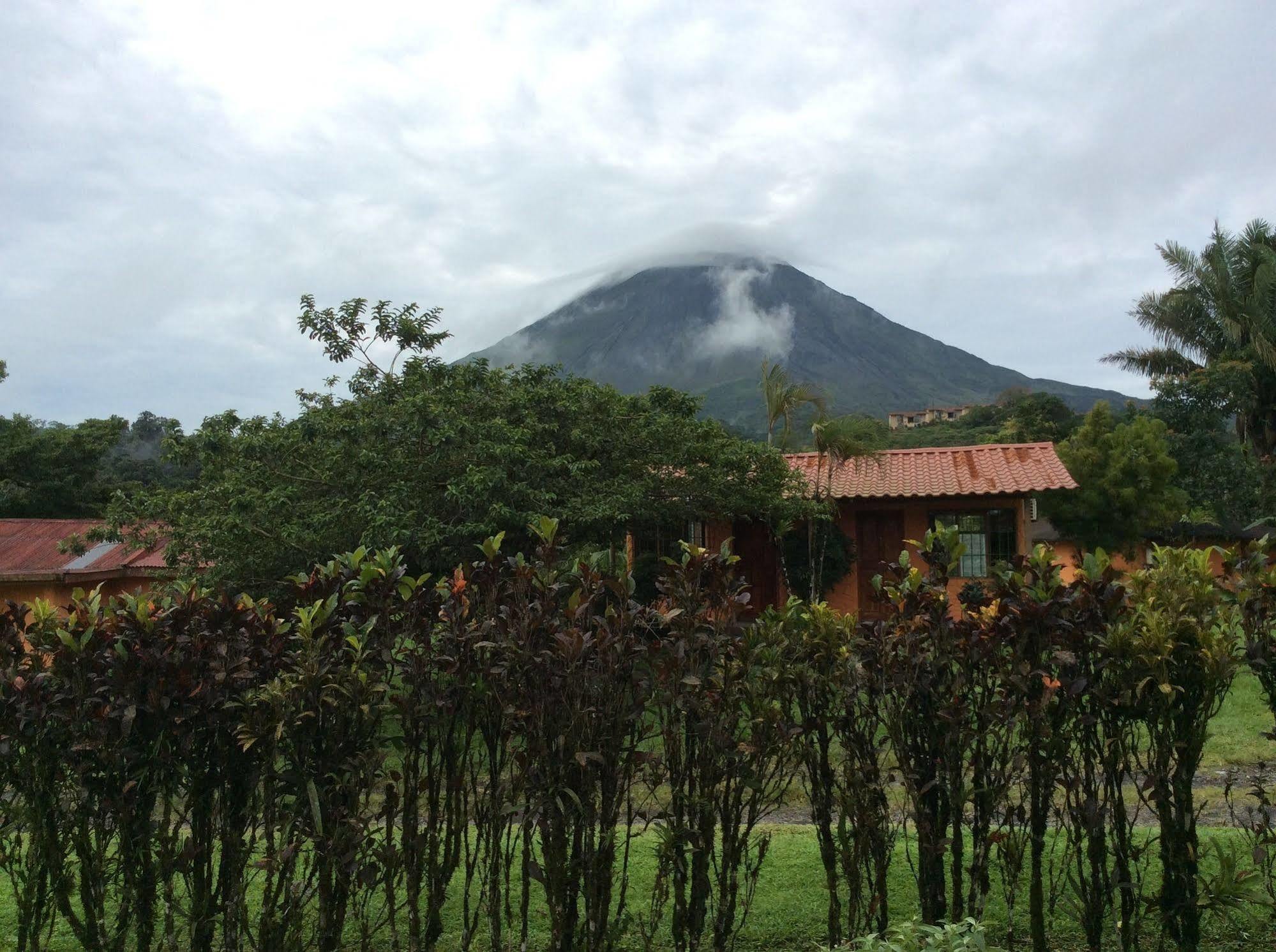 Cabinas Los Guayabos Hotel La Fortuna Екстериор снимка