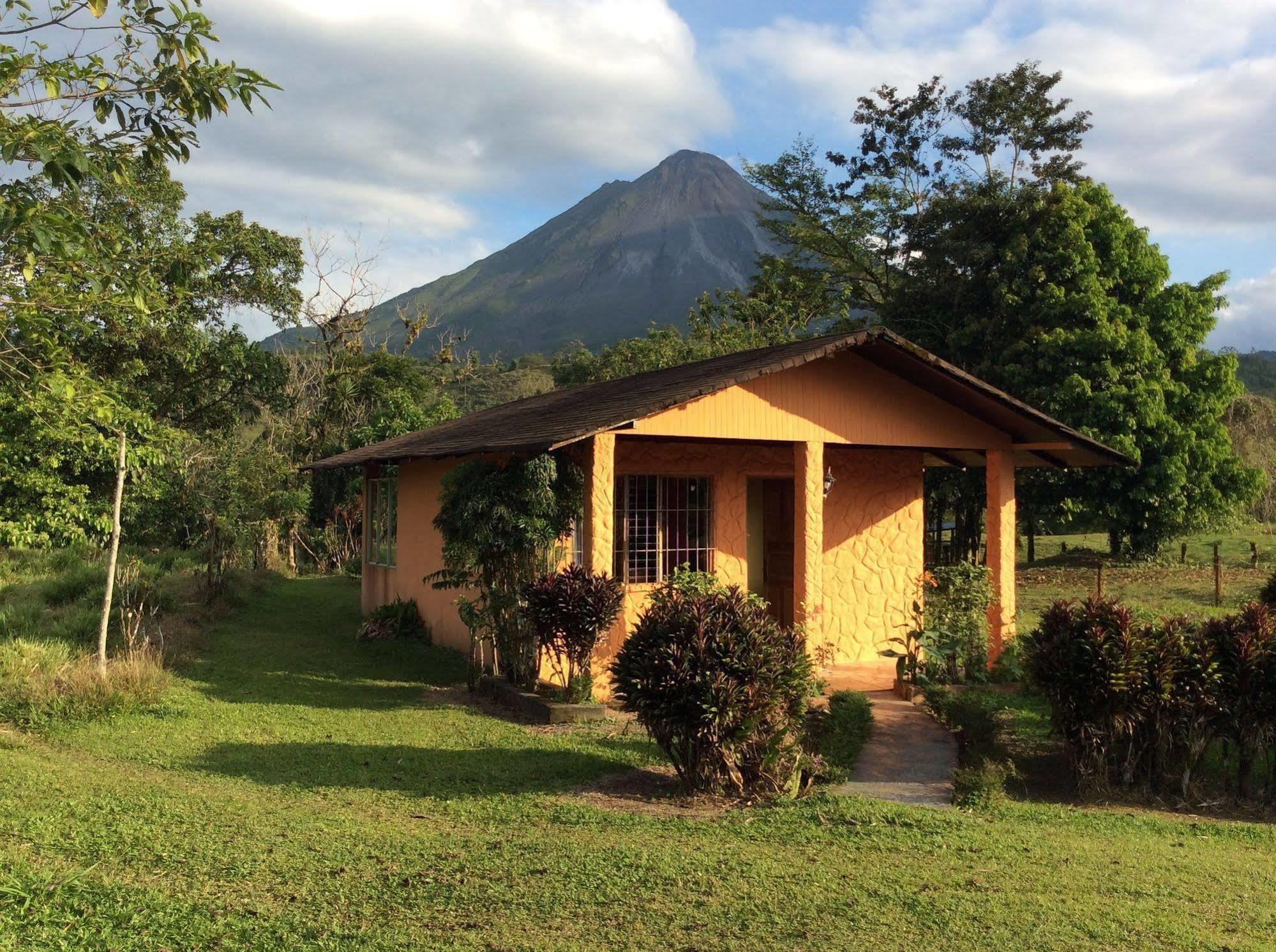 Cabinas Los Guayabos Hotel La Fortuna Екстериор снимка