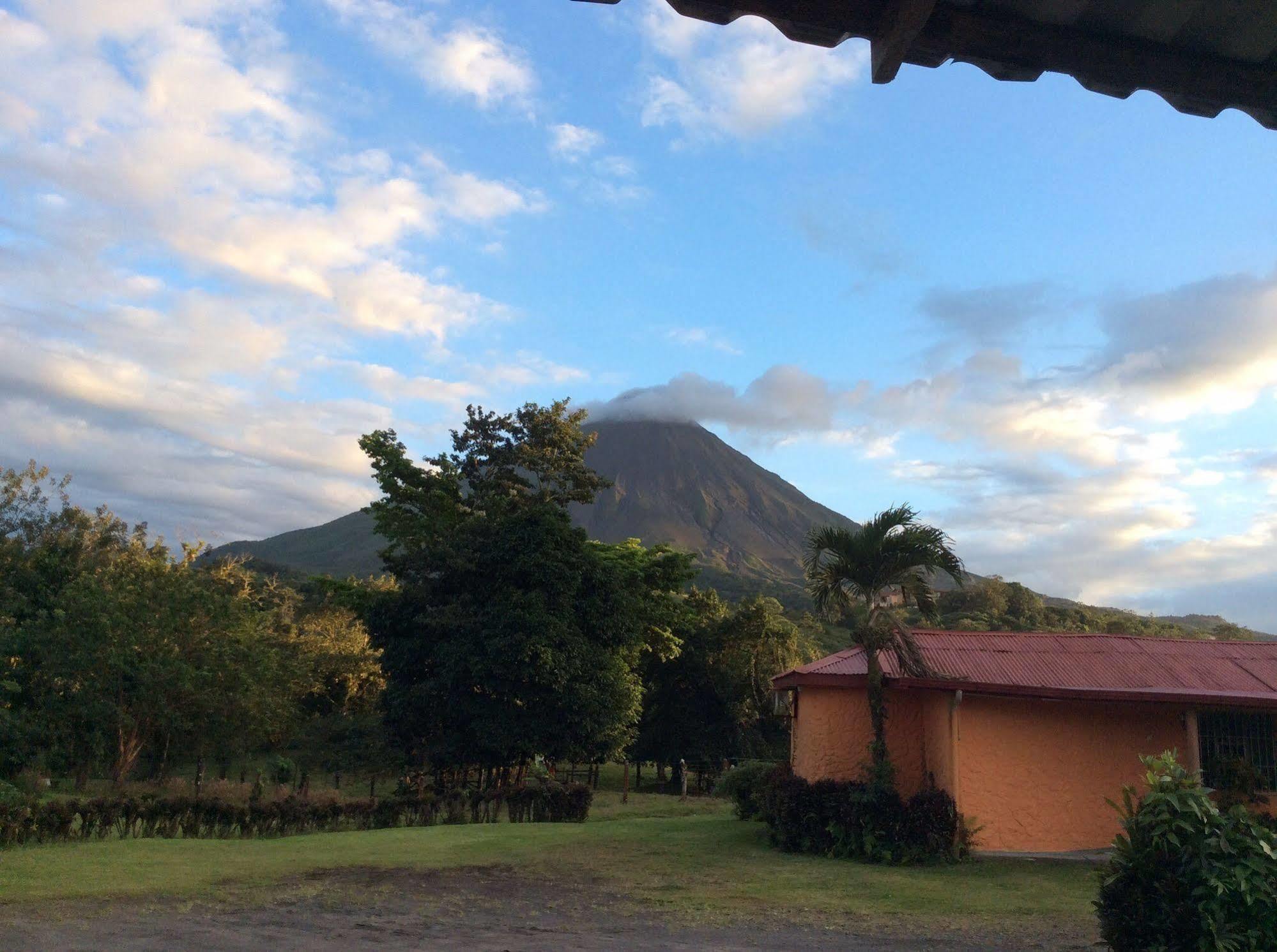 Cabinas Los Guayabos Hotel La Fortuna Екстериор снимка
