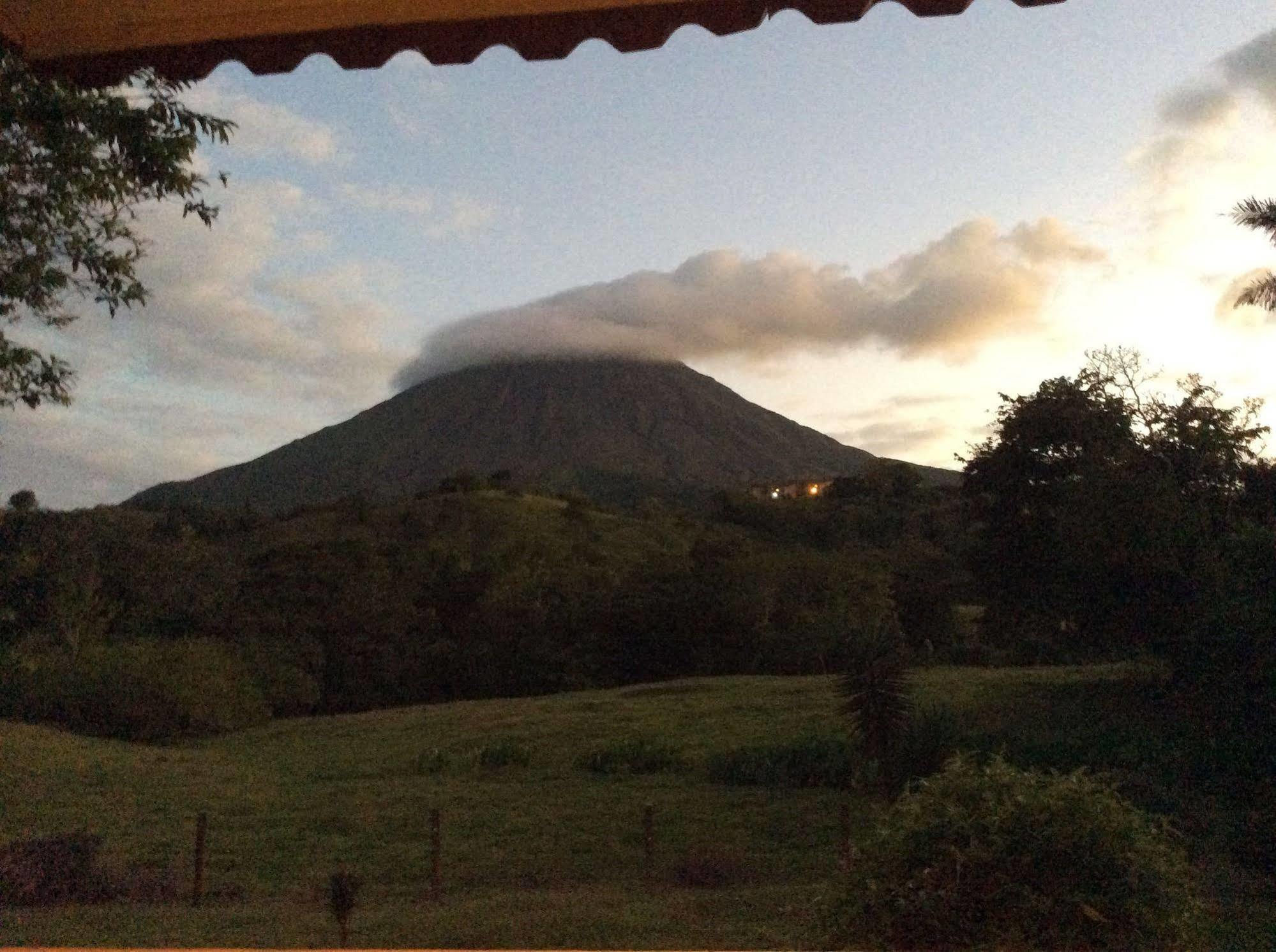 Cabinas Los Guayabos Hotel La Fortuna Екстериор снимка