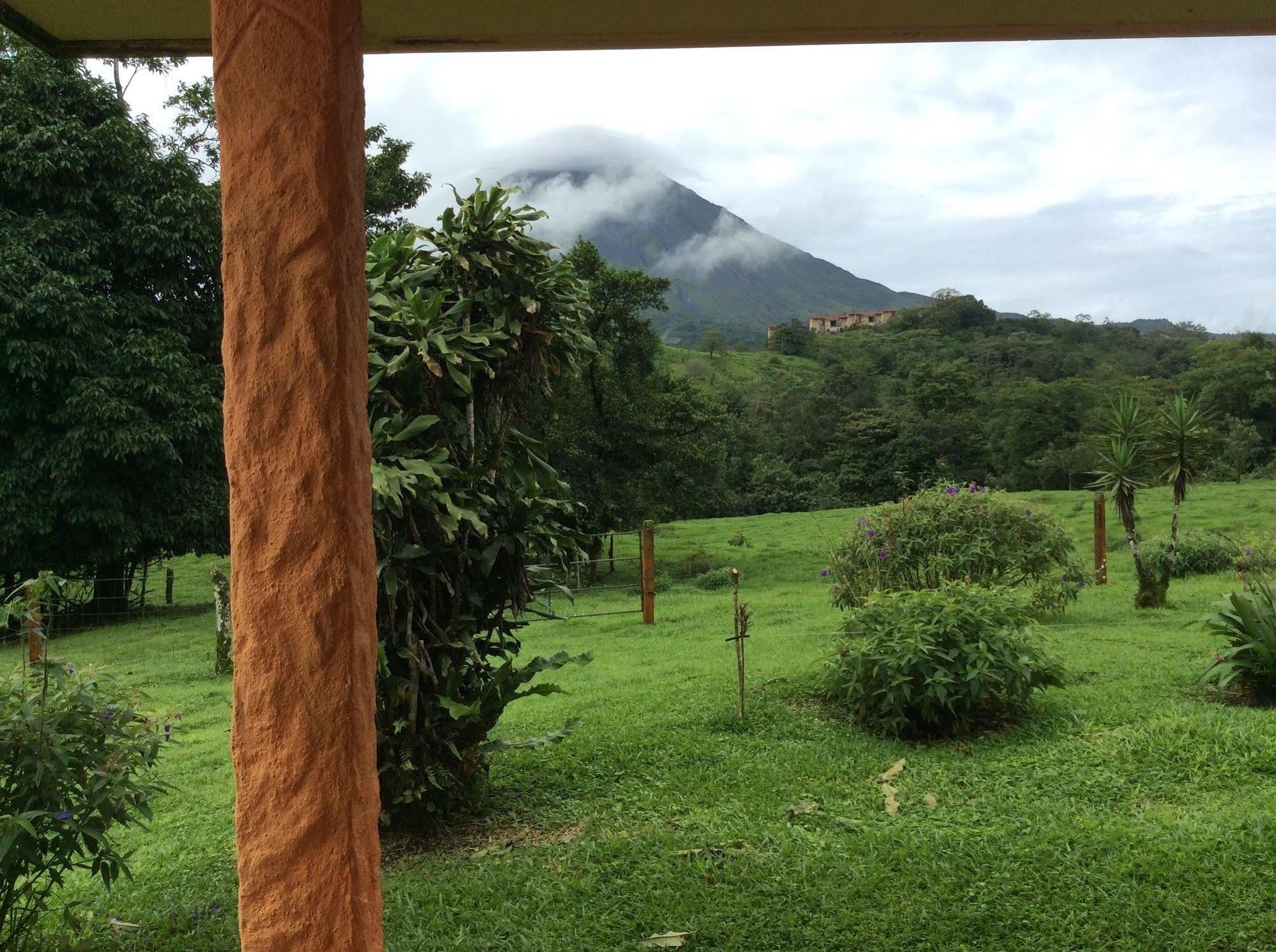 Cabinas Los Guayabos Hotel La Fortuna Екстериор снимка